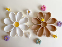 Load image into Gallery viewer, Flower Bio Sensory Play Tray