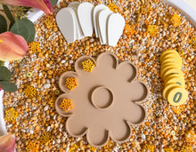Load image into Gallery viewer, Counting Flower Petals Set, 3D-printed