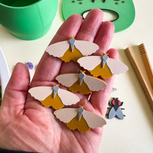 Load image into Gallery viewer, Feed the Frog Sensory Play Tube with 20 pcs Delicious Feast