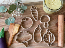 Load image into Gallery viewer, bio cutters, cookie cutters, playdough cutter, play dough cutter, eco cutter, veggies, veggie cooke cutter, vegetables cutter, playdough, kinetic sand, air dry clay, montessori, classroom, 3D printed, biodegradable, nature based toys, educational, sensory activity