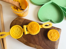 Load image into Gallery viewer, Shamrock Lucky Coin Mold