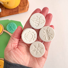 Load image into Gallery viewer, Snowdrop Life Cycle Stamp Set by inniko and Larabu