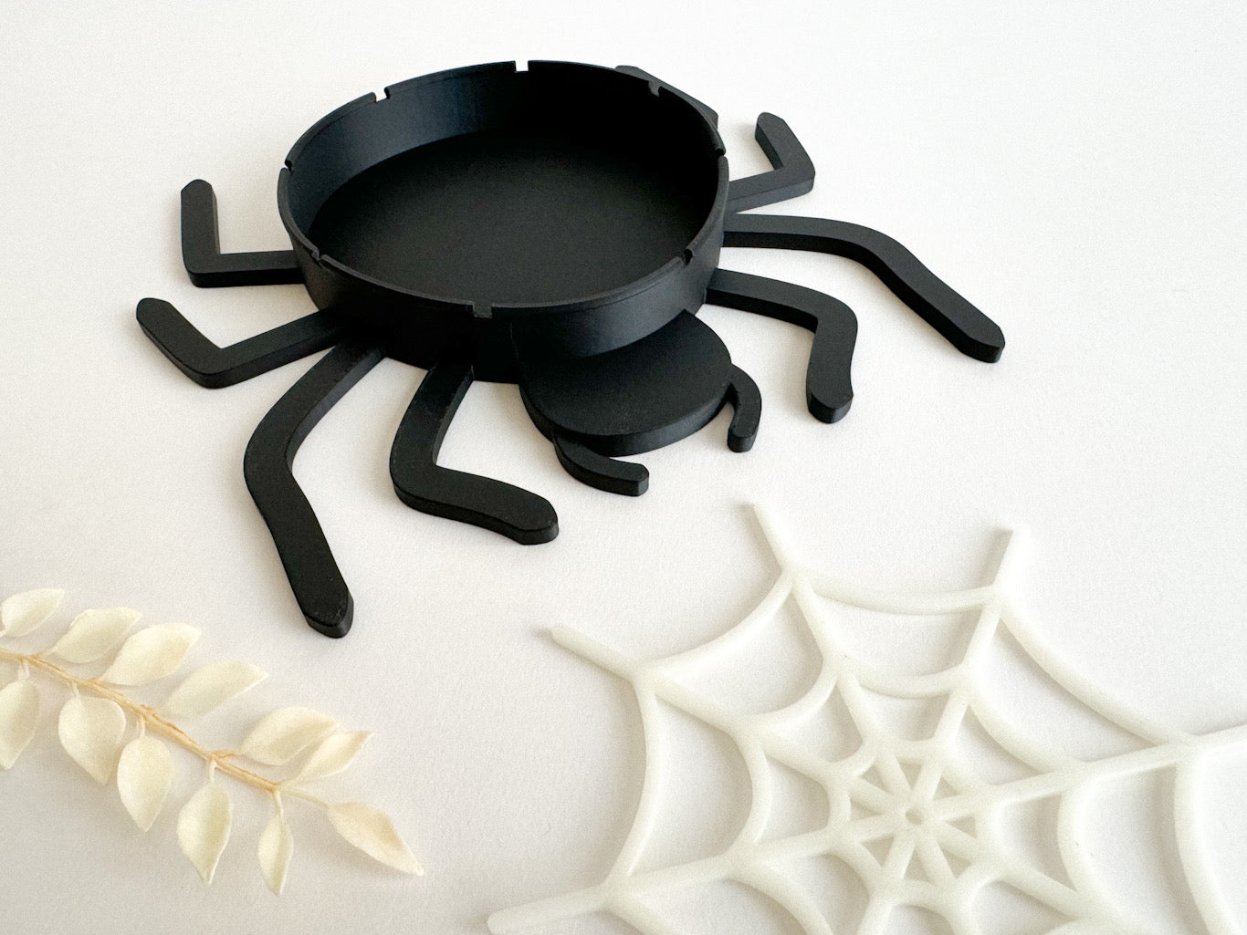 Spider with removable Fluorescent Web Bio Sensory Play Tray