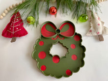 Load image into Gallery viewer, Christmas Wreath Bio Sensory Tray
