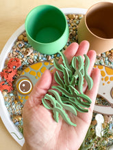 Load image into Gallery viewer, Feed the Sea Turtle: An Ocean Sensory Play Adventure with 20 pcs Delicious Feast
