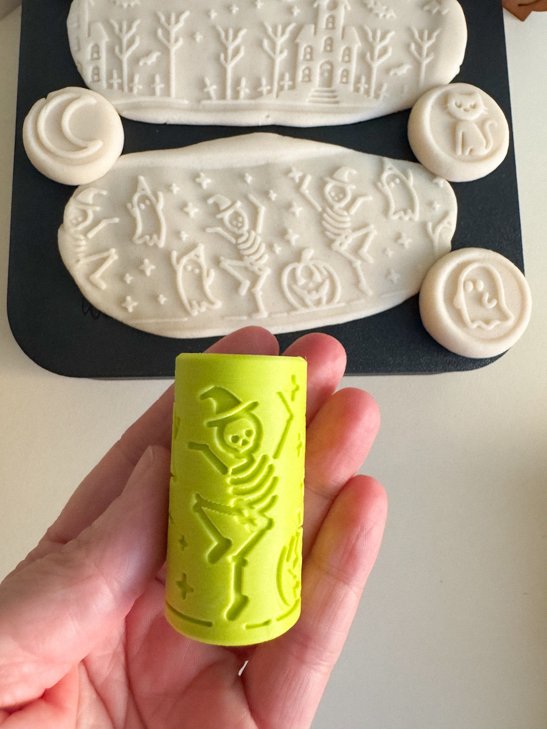 Halloween-themed Playdough Rollers by inniko