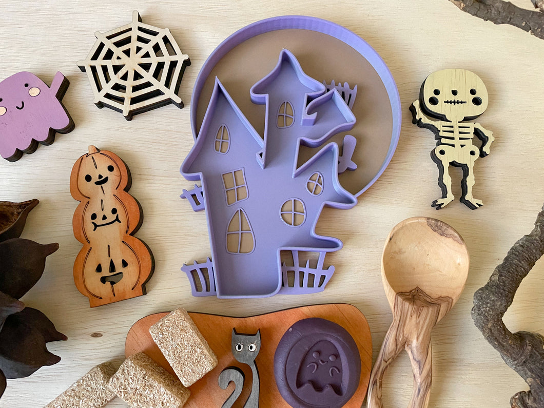 nature based toys, sensory play, sensory tray, summer play, water play, outdoor play, mud kitchen, kinetic sand, playdough, fizzy play, potion play, biodegradable, bio tray, eco cutter, eco molds, eco trays, 3D printed, WooBeWee, flisat table, sensory bin, halloween, fall,  witch hat, cauldron, haunted house, potion bottle, spooky, sensory setup, homeschool, unschool, playing, learning, learning through play, kids gift, birthday gift, halloween gift