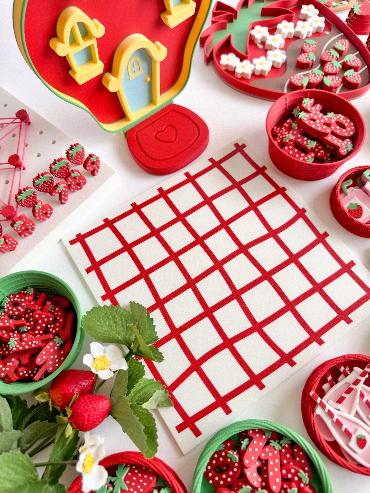 More Strawberry-Themed Goodies by WooBeWee