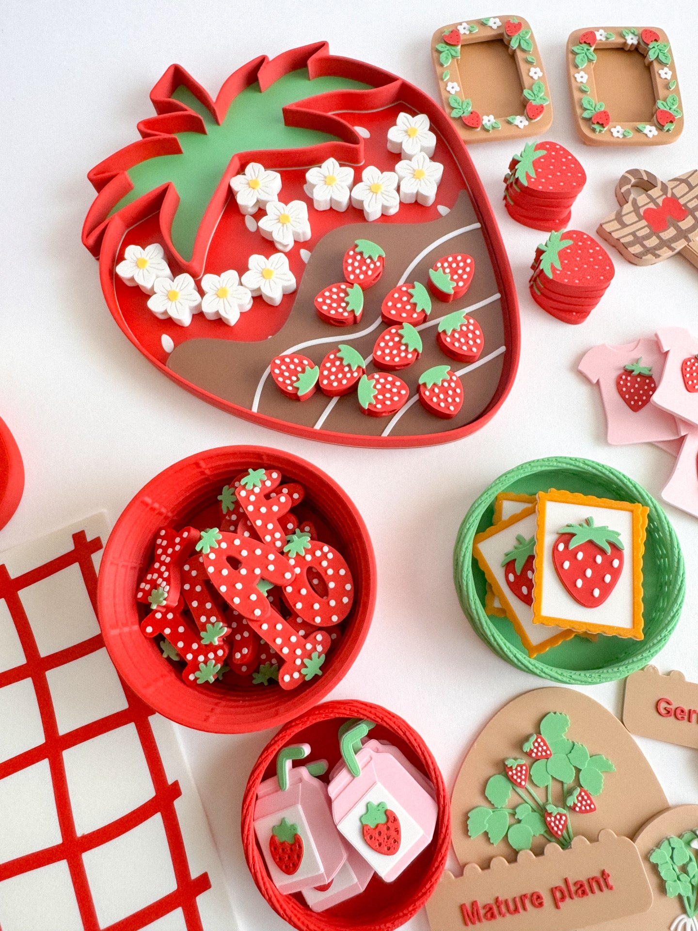 More Strawberry-Themed Goodies by WooBeWee