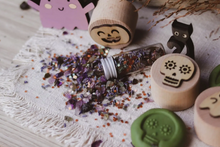 Load image into Gallery viewer, Halloween Spooky Boxed Set
