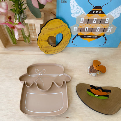 bee, bees, beehive, Nature based toys, woobewee, sensory play, sensory tray, sensory activity, water play, playroom, homeschool, unschool, classroom, preschool, educational activity, learning, playing, flisat table, sensory bin, outdoor play, mud kitchen, muddy play, fizzy play, Montessori, openended play, eco cutter, eco cutters, bio cutters, bio trays, biodegradable, plant based, play dough cutter, cookie cutter, wooden stamps, wooden trays, wooden toys, nature inspired, rolling pin, play dough roller